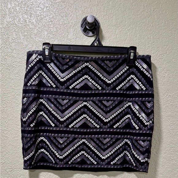 Express Black and White Chevron Pencil Skirt - Picture 1 of 4